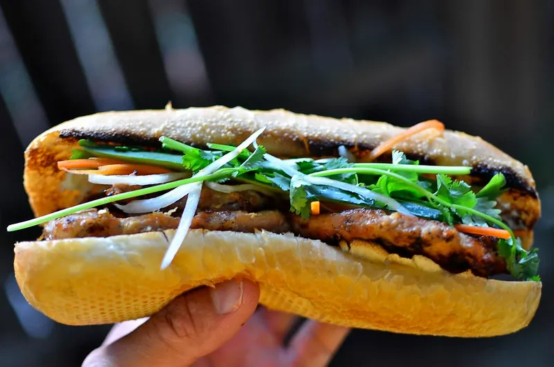 Tiệm Bánh Mì Que Tứ Hải