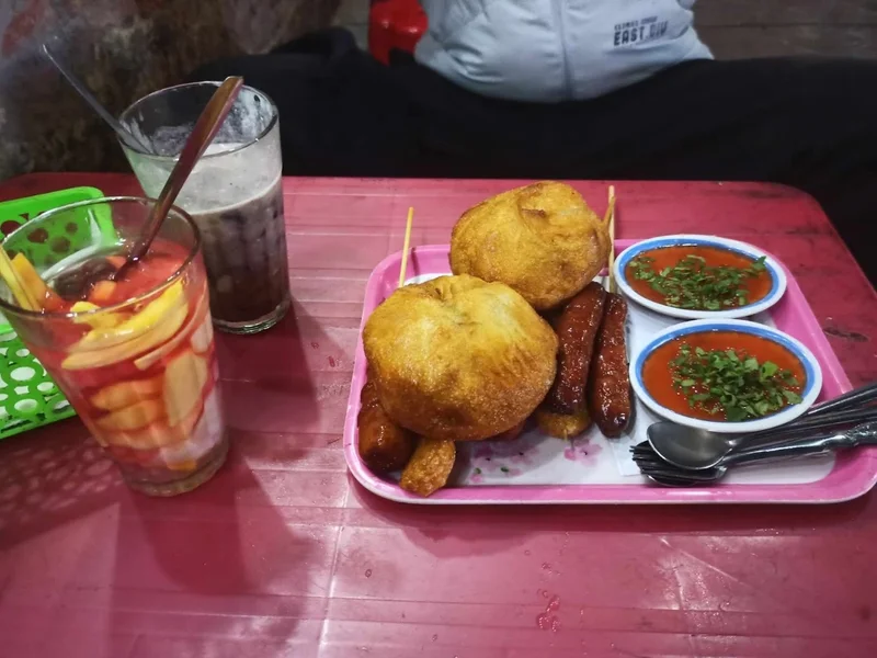 Ăn Vặt Đường Nguyễn Du