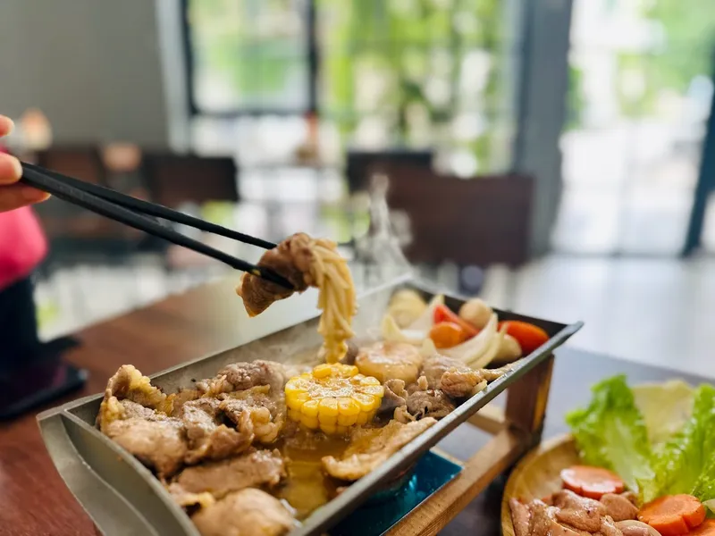 Tít ăn vặt