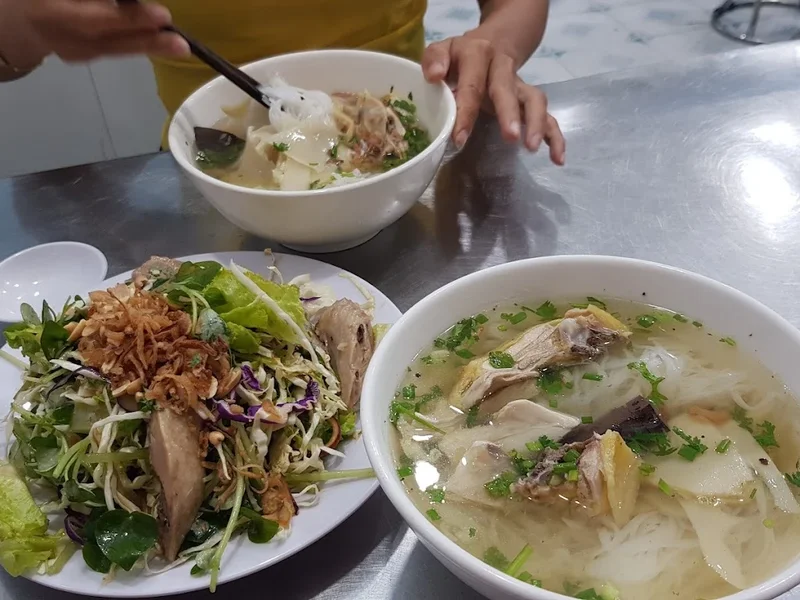 Quán cháo gà rẫy Phú Quốc