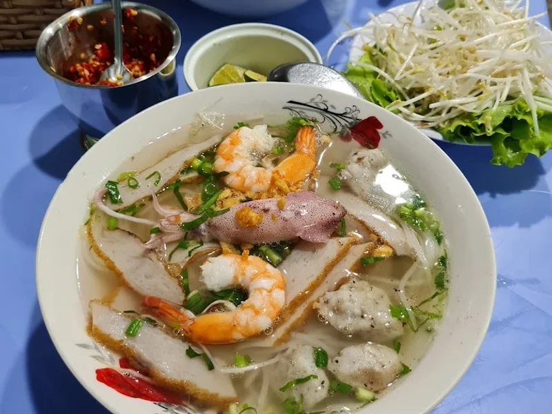 Bánh canh Phú Quốc Cô Út Chợ Đêm