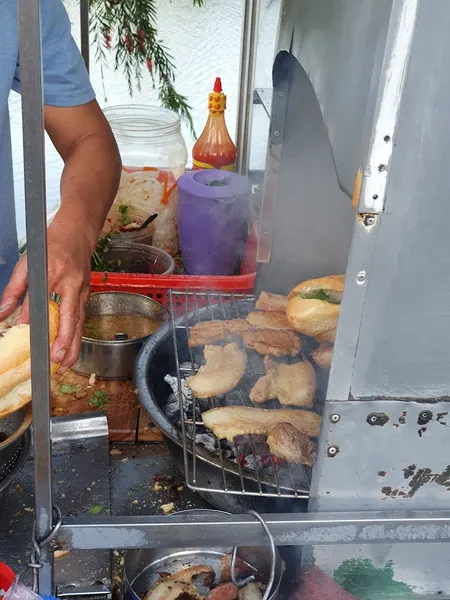 Bánh mì thịt nướng A Đạt