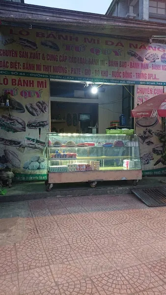 Tiệm Bánh Mì Tứ Quý