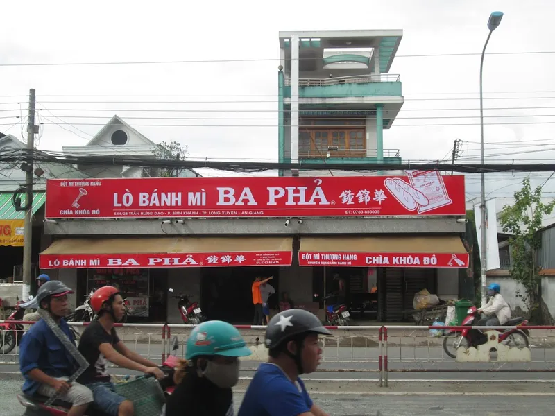 Lò bánh mì Ba Phả