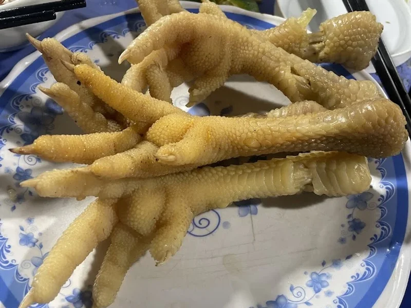 Ăn đêm vỉa hè đường Trần Hưng Đạo