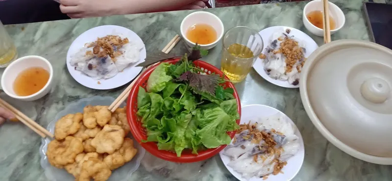 Bánh cuốn chả mực bà Huệ