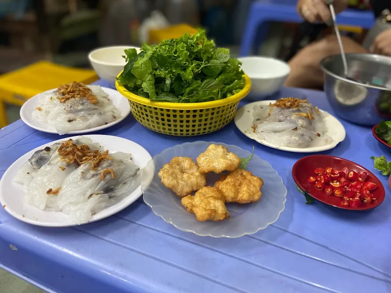 Bánh cuốn chả mực gốc bàng