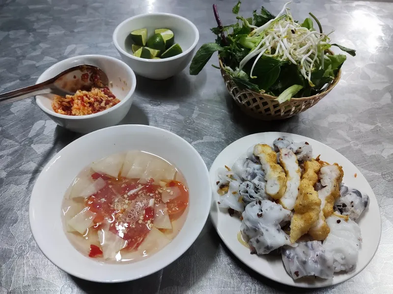 Bún chả Hà Nội, bánh cuốn chả mực