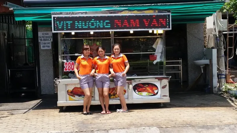 Vịt Nướng Lu Năm Vân