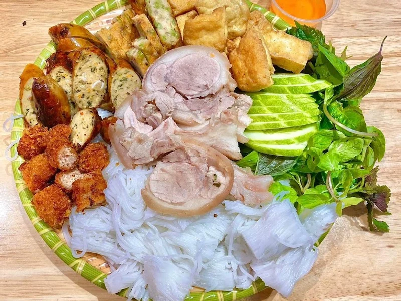 Tiệm ăn vặt Cu Min