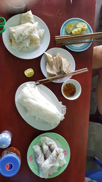 Quán 2 Bà Bánh Cặp Ram Cuốn