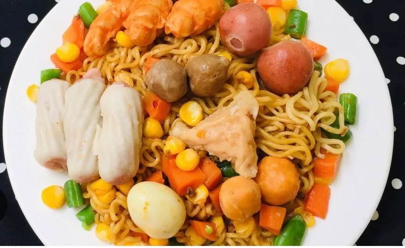 Đồ ăn vặt - Mì Trộn Indomie - Nước Ép - Long Biên