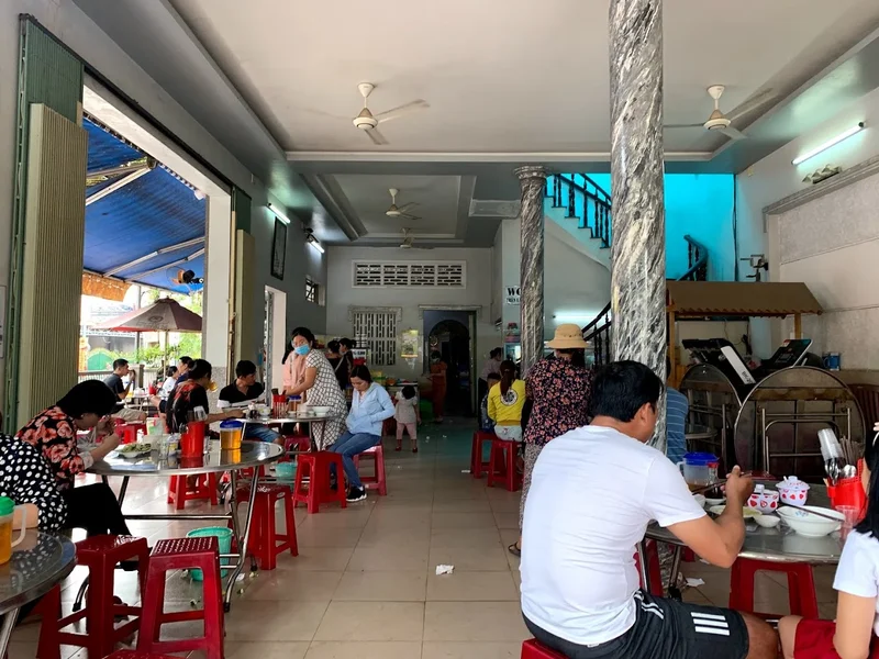 Bún Nước Trong - TƯỢNG ĐÀI