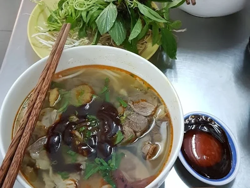 Bún bò Huế - Huỳnh Châu