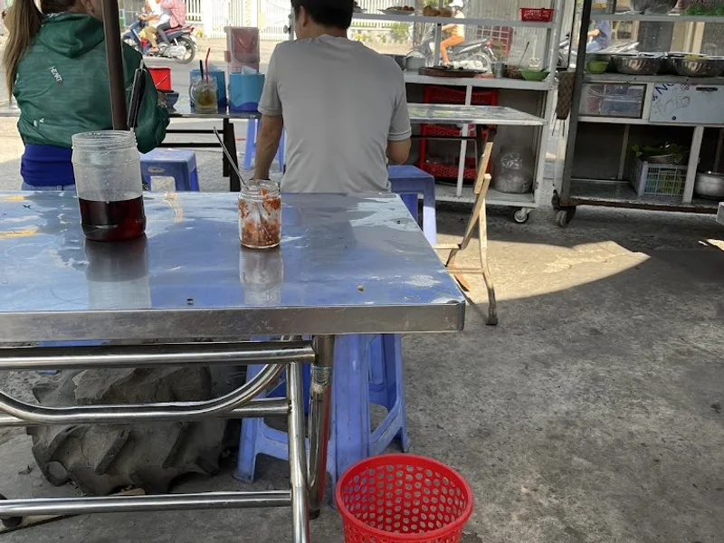 Quán Cơm Sáu Mỹ