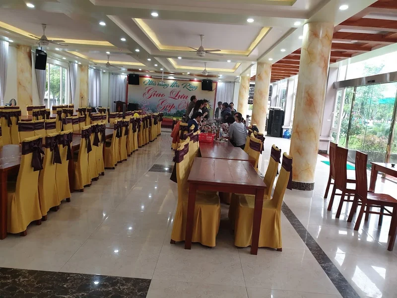 Nhà Hàng Hoa Rừng