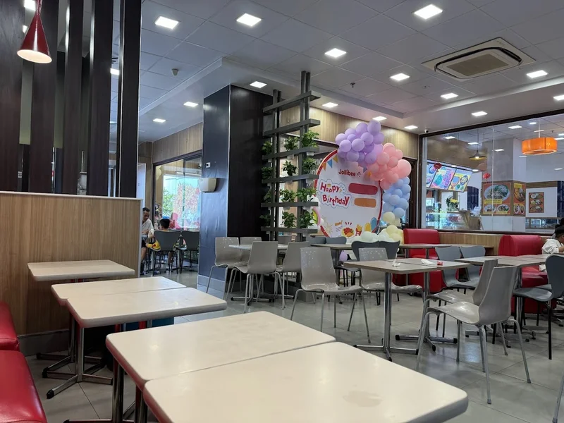 Jollibee Co.op Mart Tân An