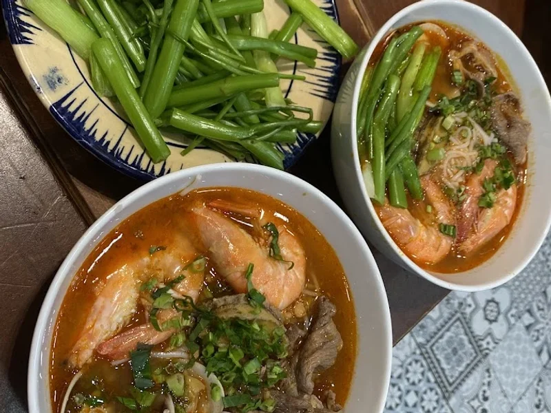 LAM - Gian Bếp Nhỏ | Bún Thái Ngon Thủ Dầu Một | Ốc, Hải Sản Ngon Chánh Nghĩa