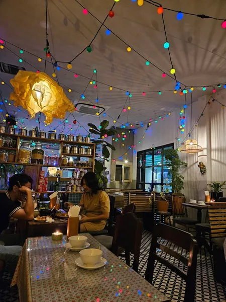 Ăn Cơm Uống Nước - Thai Bistro & Coffee