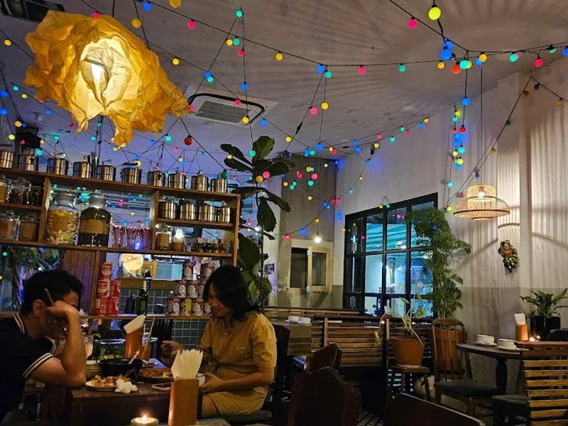 Ăn Cơm Uống Nước - Thai Bistro & Coffee