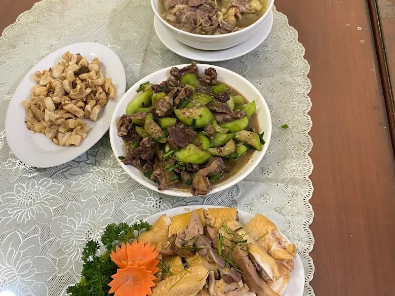 Nhà Hàng Trung Hậu