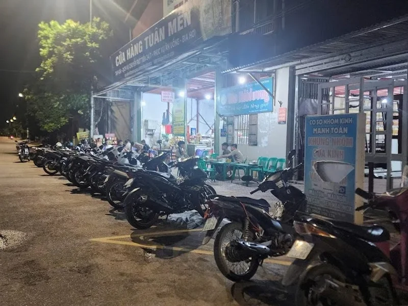 Quán bia, đồ ăn sáng, tạp hóa... Tuân Mến