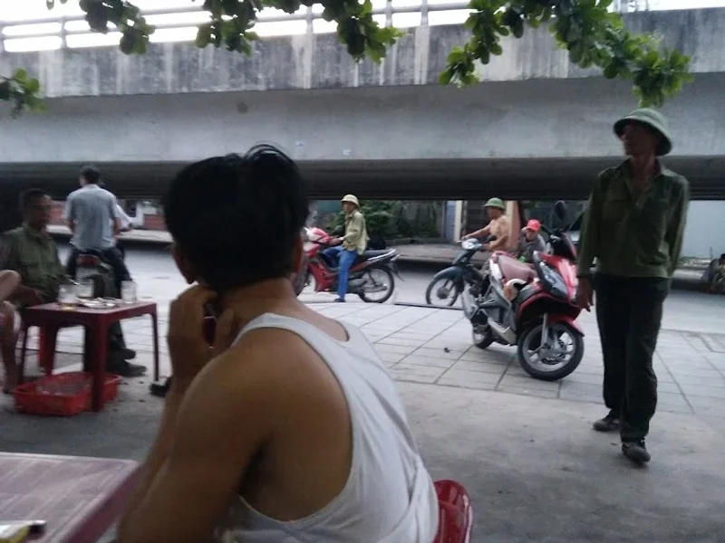 Quán bia gầm cầu vượt cọc sáu