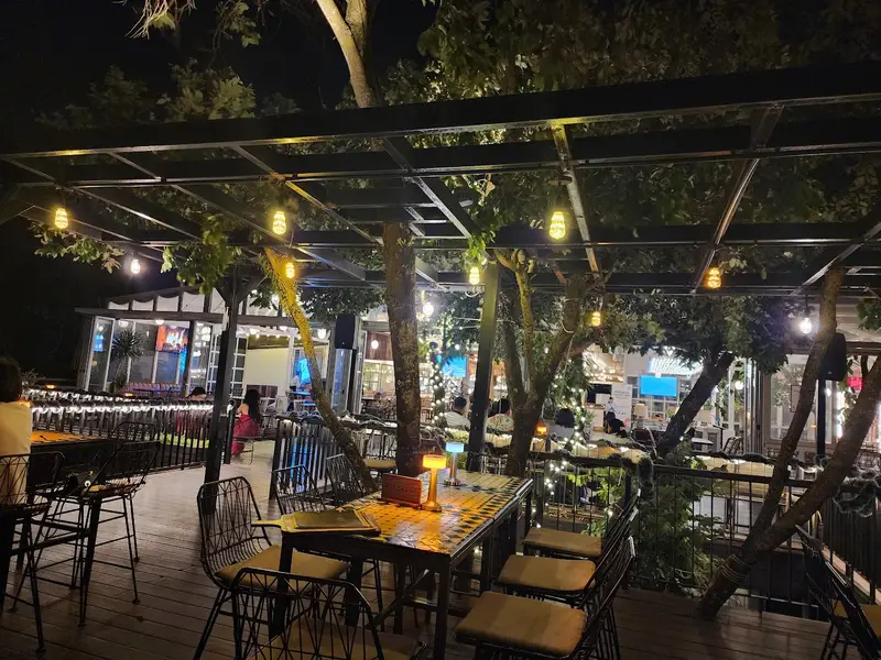 Chuồn Chuồn Bistro & Bar