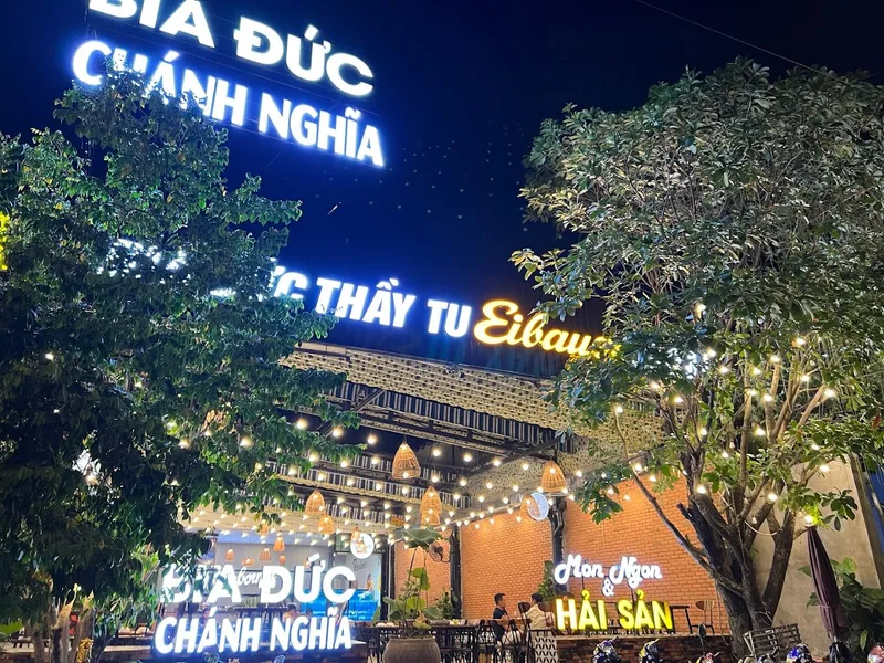 BIA ĐỨC CHÁNH NGHĨA