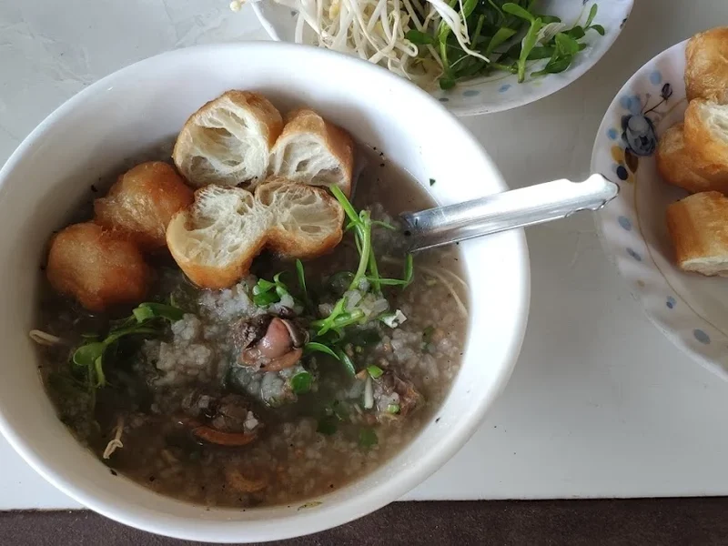 Quán Cơm Cô Huyền