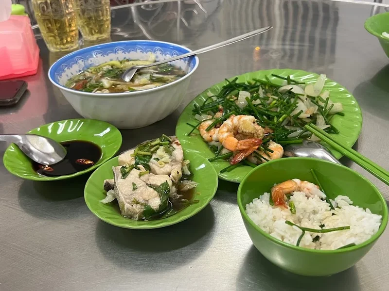 Quán cơm Hiền