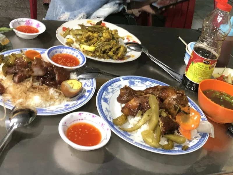 Quán Cơm Tùng