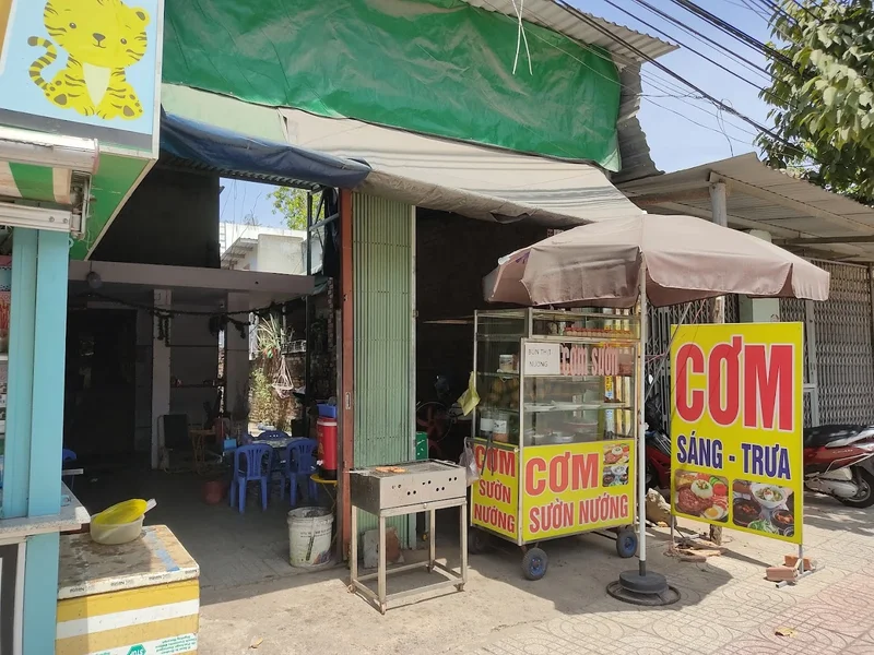 Cơm Sườn Trứng , Cơm đủ món ( Sáng/Trưa )