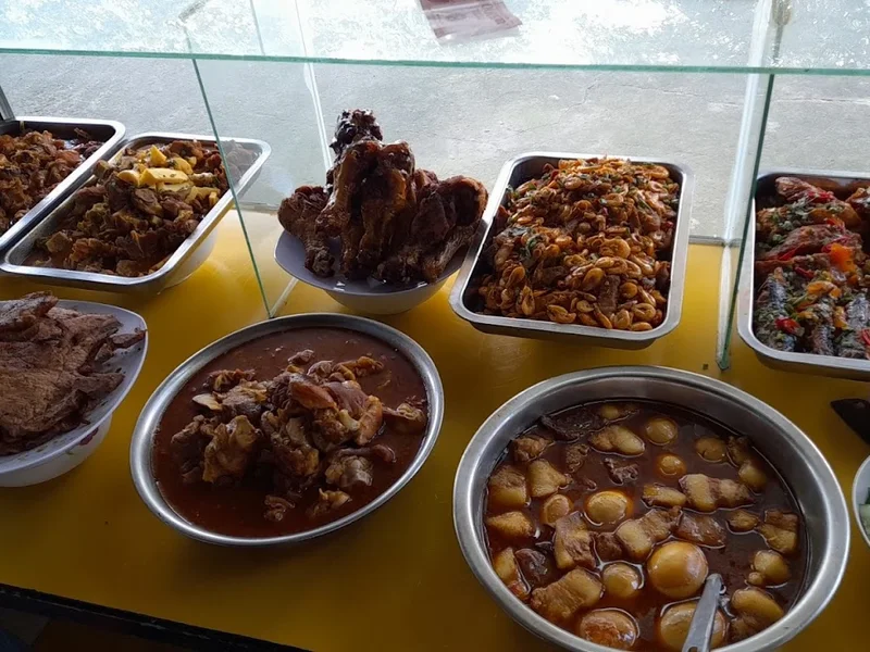 Cơm tấm cô Hiền