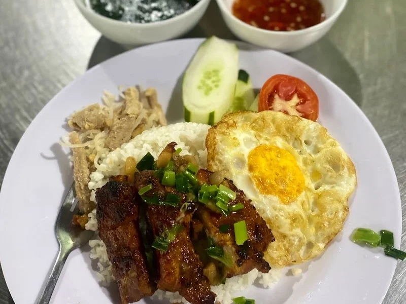Vân Cơm Tấm - Bánh Xèo - Sài Gòn