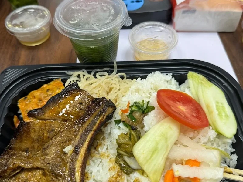 Tiệm Cô Cám Bán Cơm Tấm