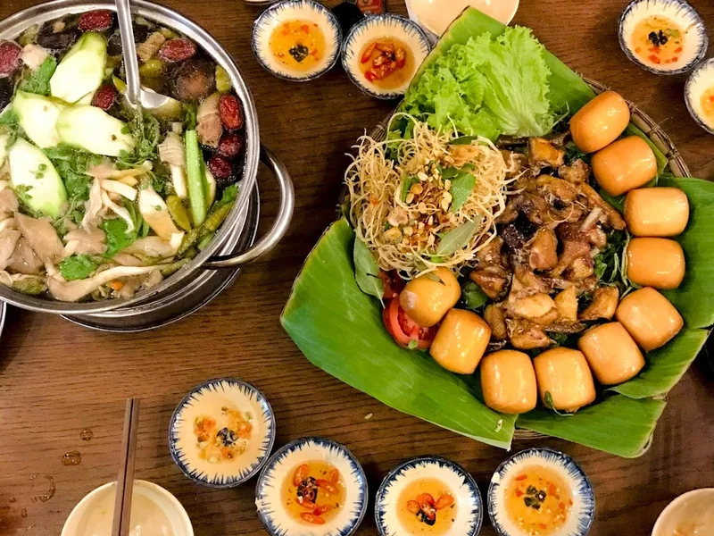 Quán Lẩu Gà é è e