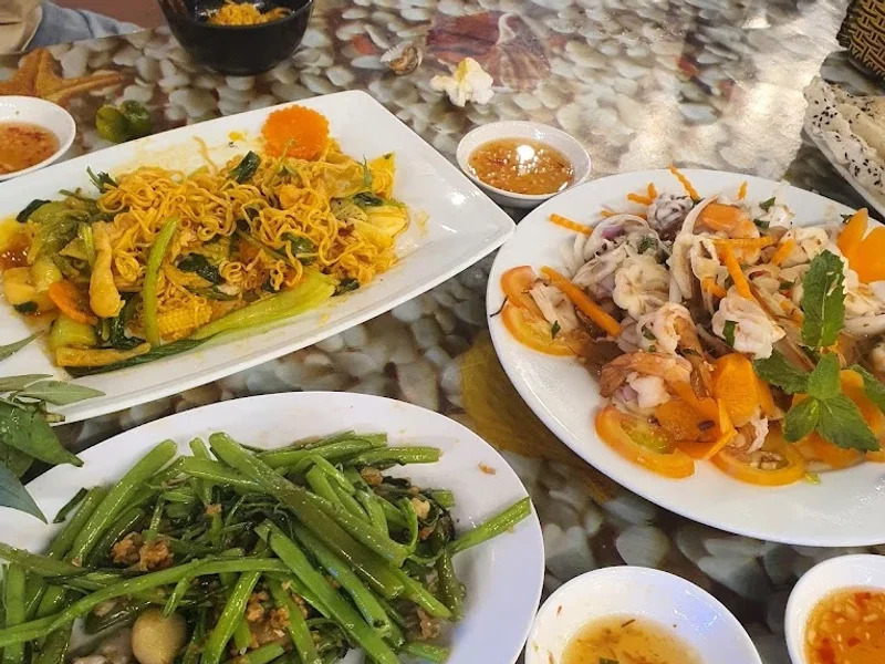 CƠM NIÊU NHÀ QUÊ - RESTAURANT