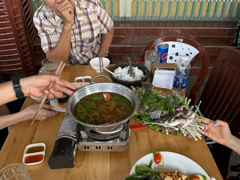 Quán ăn gia đình TH 666