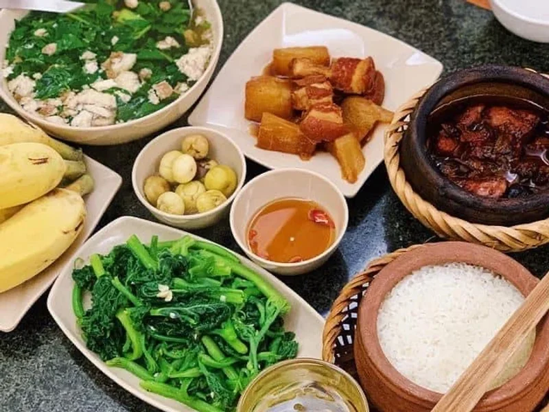 Cơm Niêu - Gà Tiềm Thanh Thanh