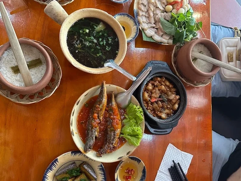 Cơm Niêu Quê Ngoại Cần Thơ (Chi Nhánh 1)