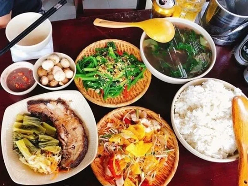 QUÁN CƠM SINH VIÊN