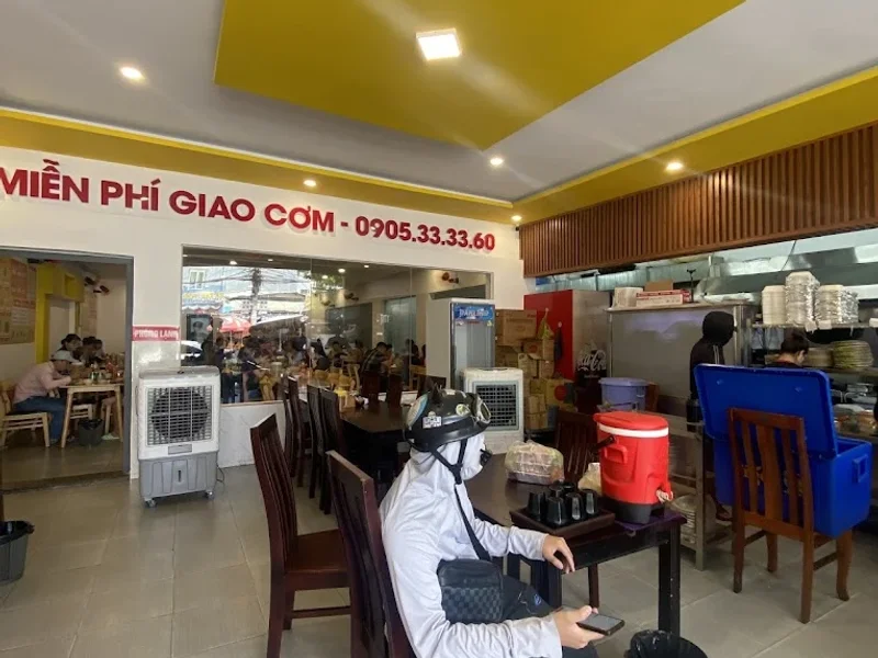 Cơm Gà Gia Vĩnh - Âu Cơ