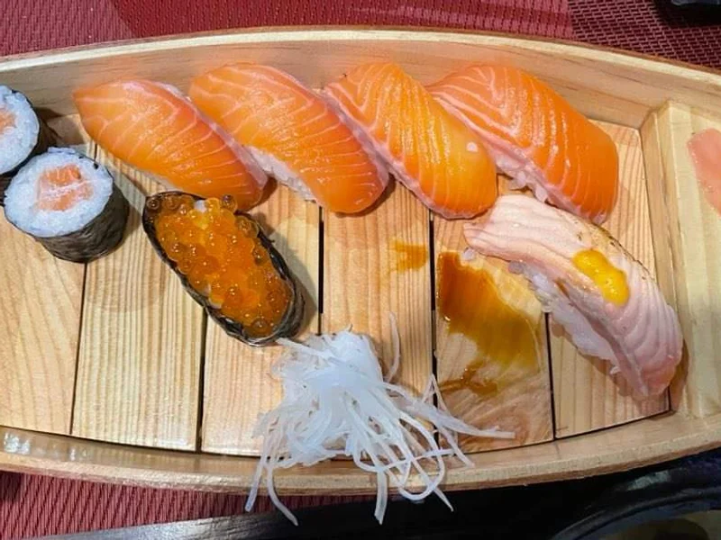 Nhà Hàng Nhật Bản Shino Sushi - 22 Nguyễn Thái Học, Huế