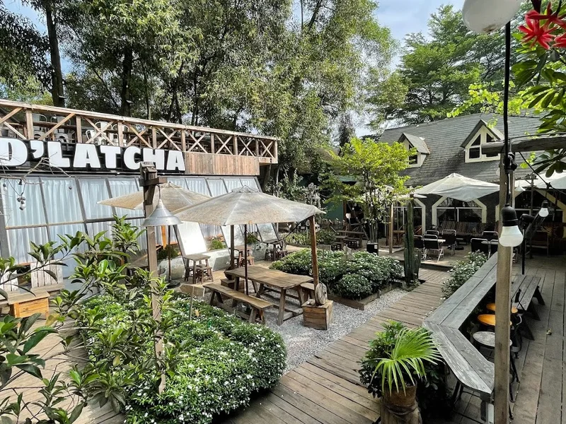 D'latcha Tea & Bistro