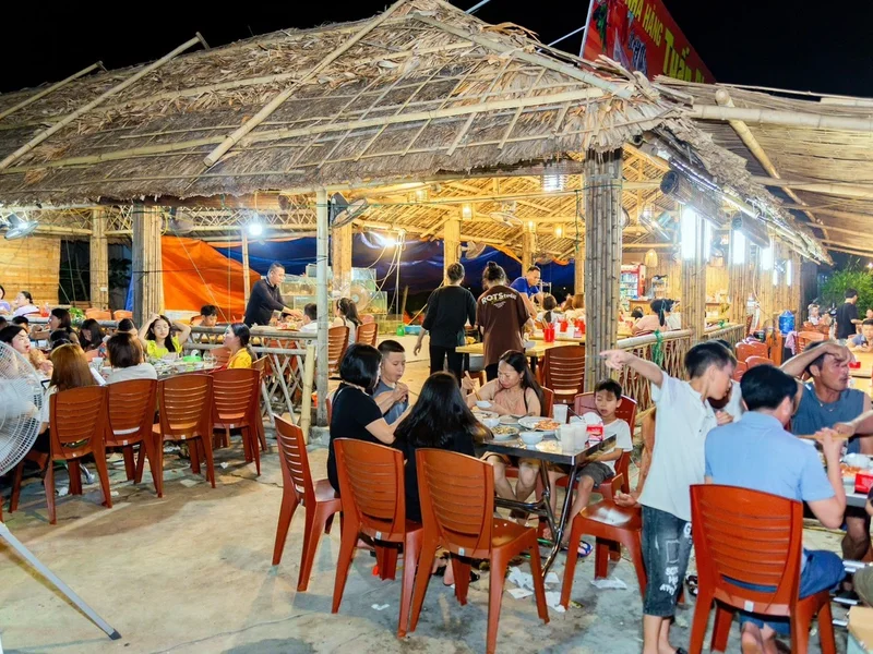 Nhà hàng Tuấn Phú Quý, Biển Thiên Cầm, Hà Tĩnh