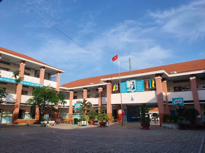 Trường Tiểu Học Tân Túc