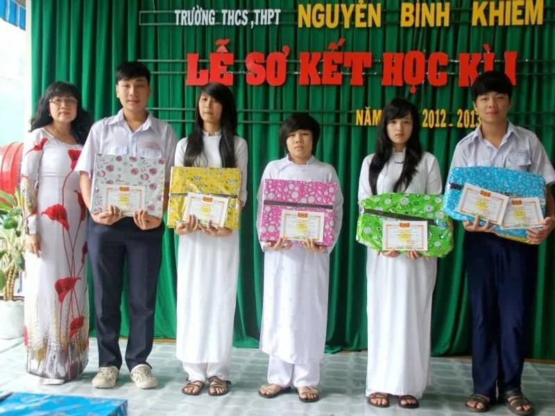 Trường THCS & THPT Nguyễn Bỉnh Khiêm