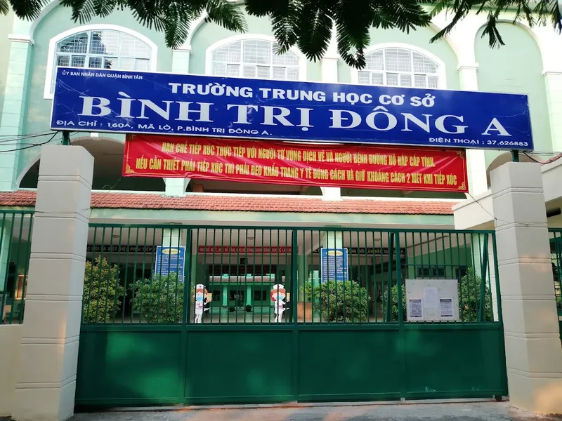 Trường THCS Bình Trị Đông A, Cổng chính