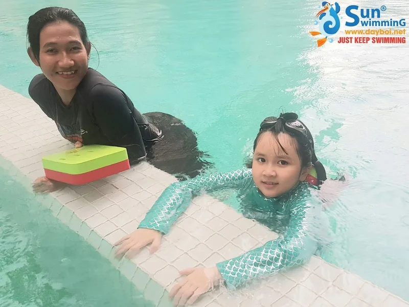 Hồ bơi Vân Đồn